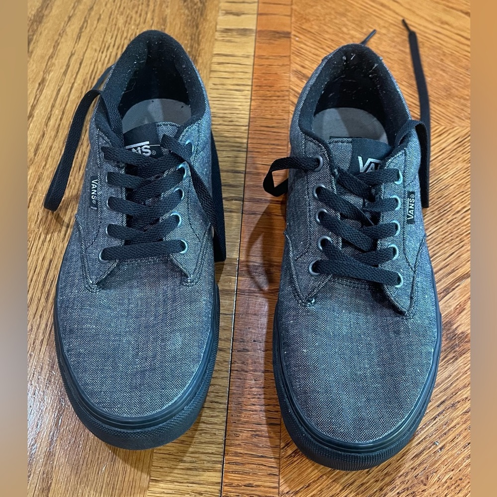 Vans. Men’s size 8. Mid top skate shoes